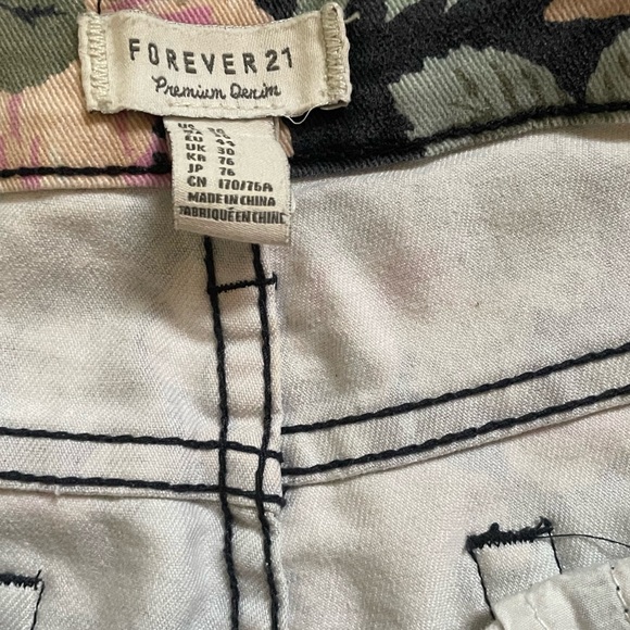 Floral print Forever 21 jean shorts - Picture 4 of 6